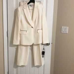 Tahari NWT 2 pc suit (pant/blazer) size 6